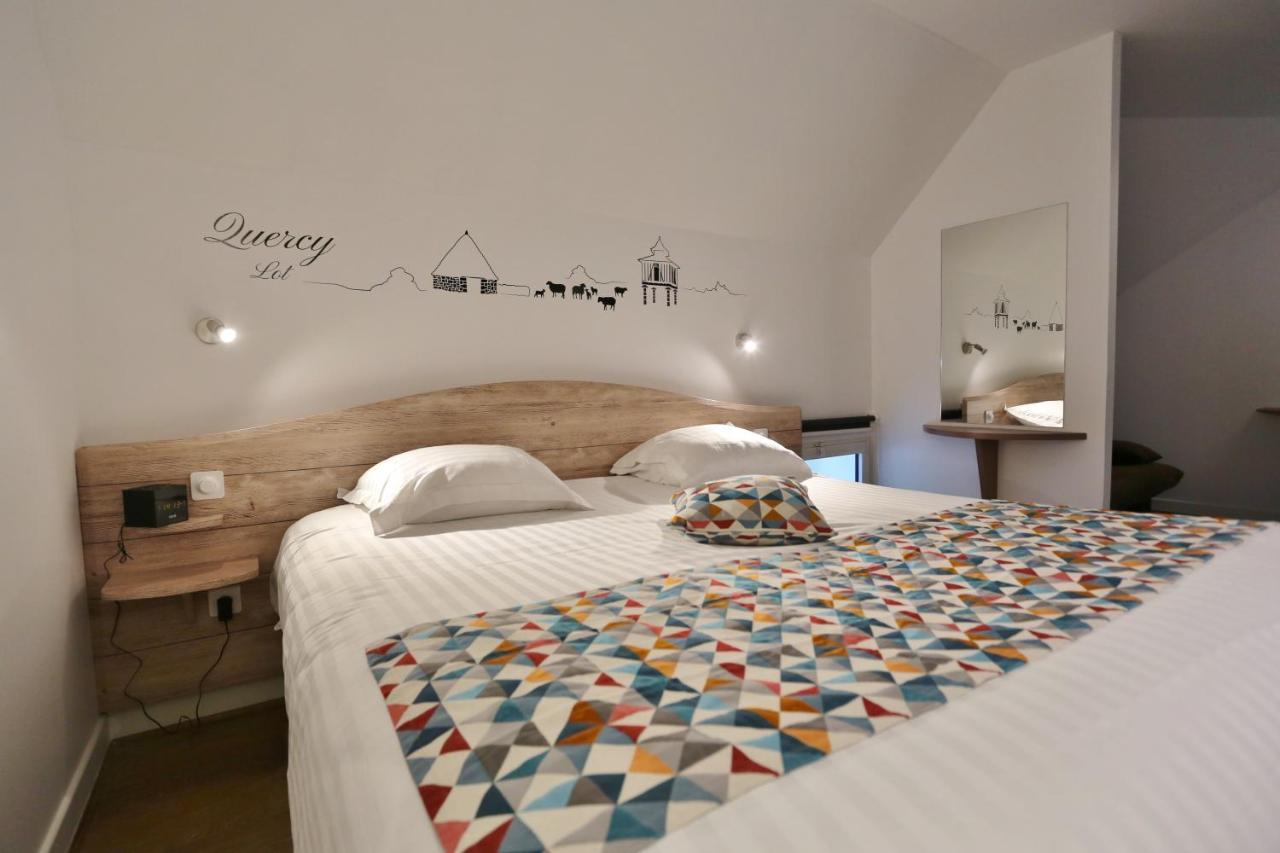 Deluxe Quadruple Room Queen Bed Kitchen