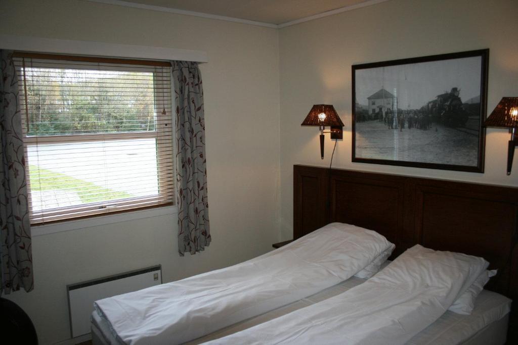 Suite with Lake View,784170690:JPEG