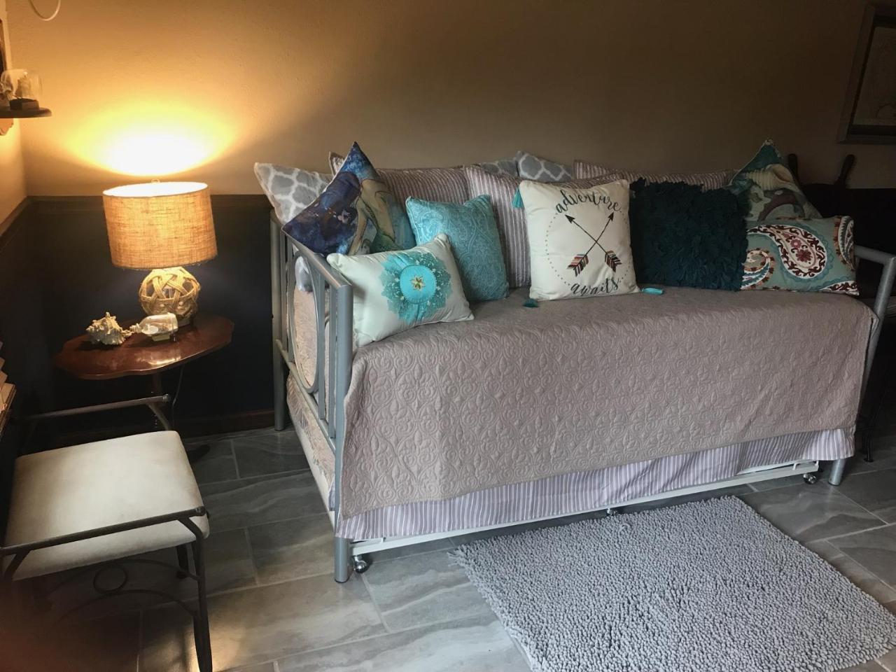 Deluxe Queen Studio