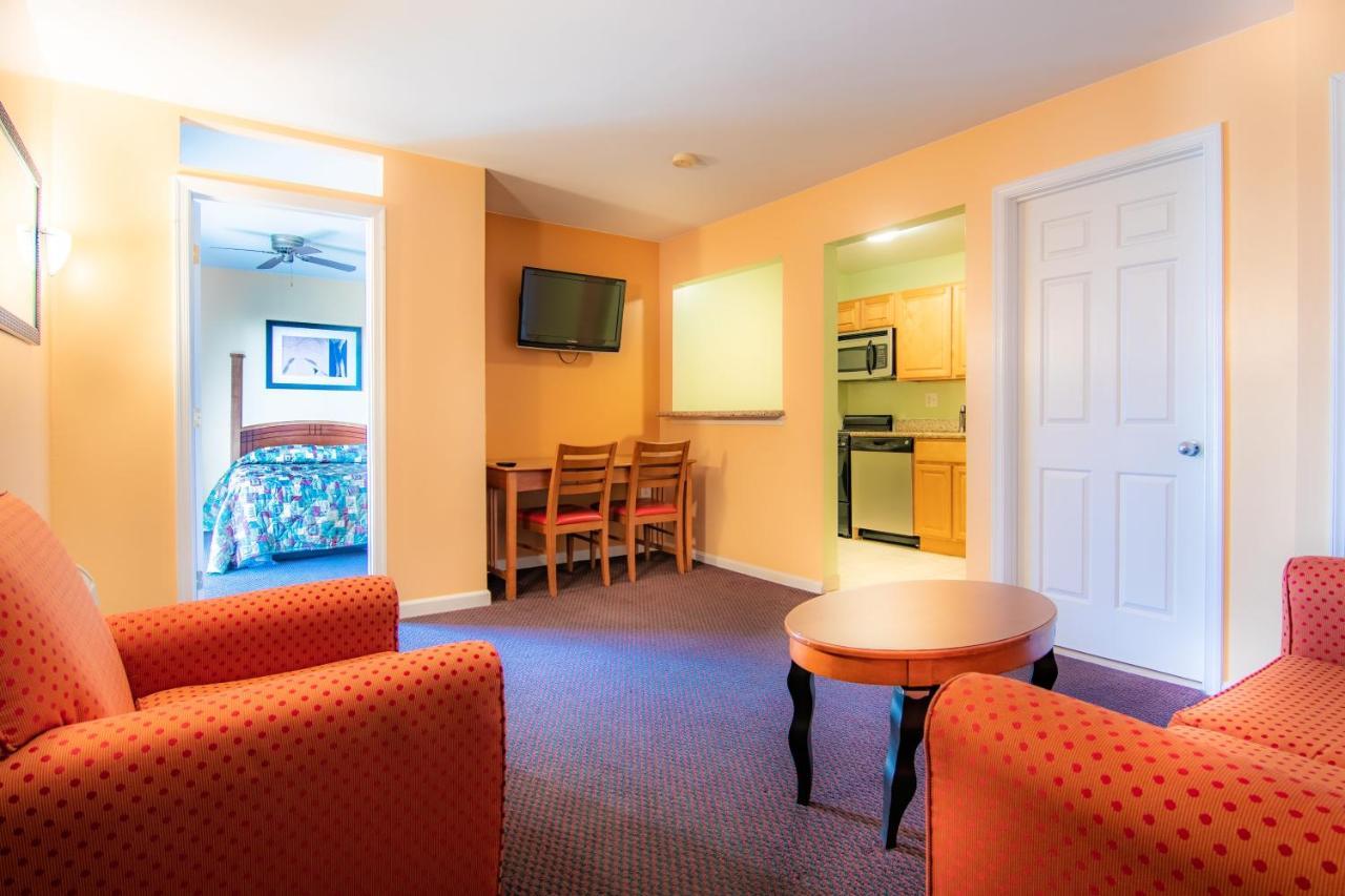 Deluxe One-Bedroom Suite