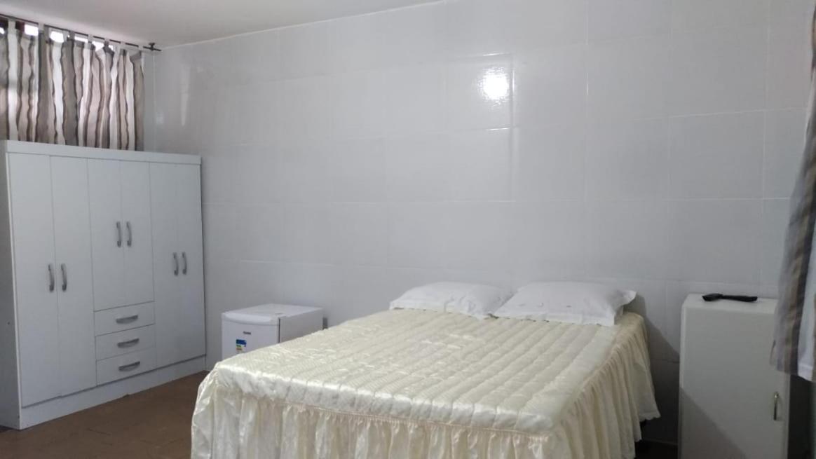 Quarto Econômico com 2 Camas de Solteiro
