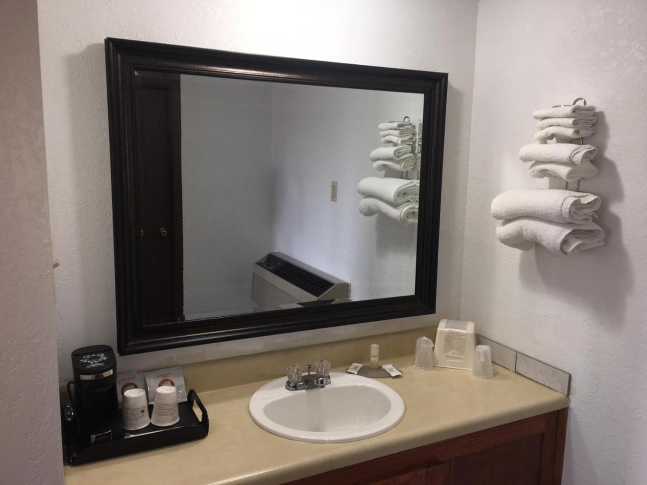 Standard King Room - Non-Smoking