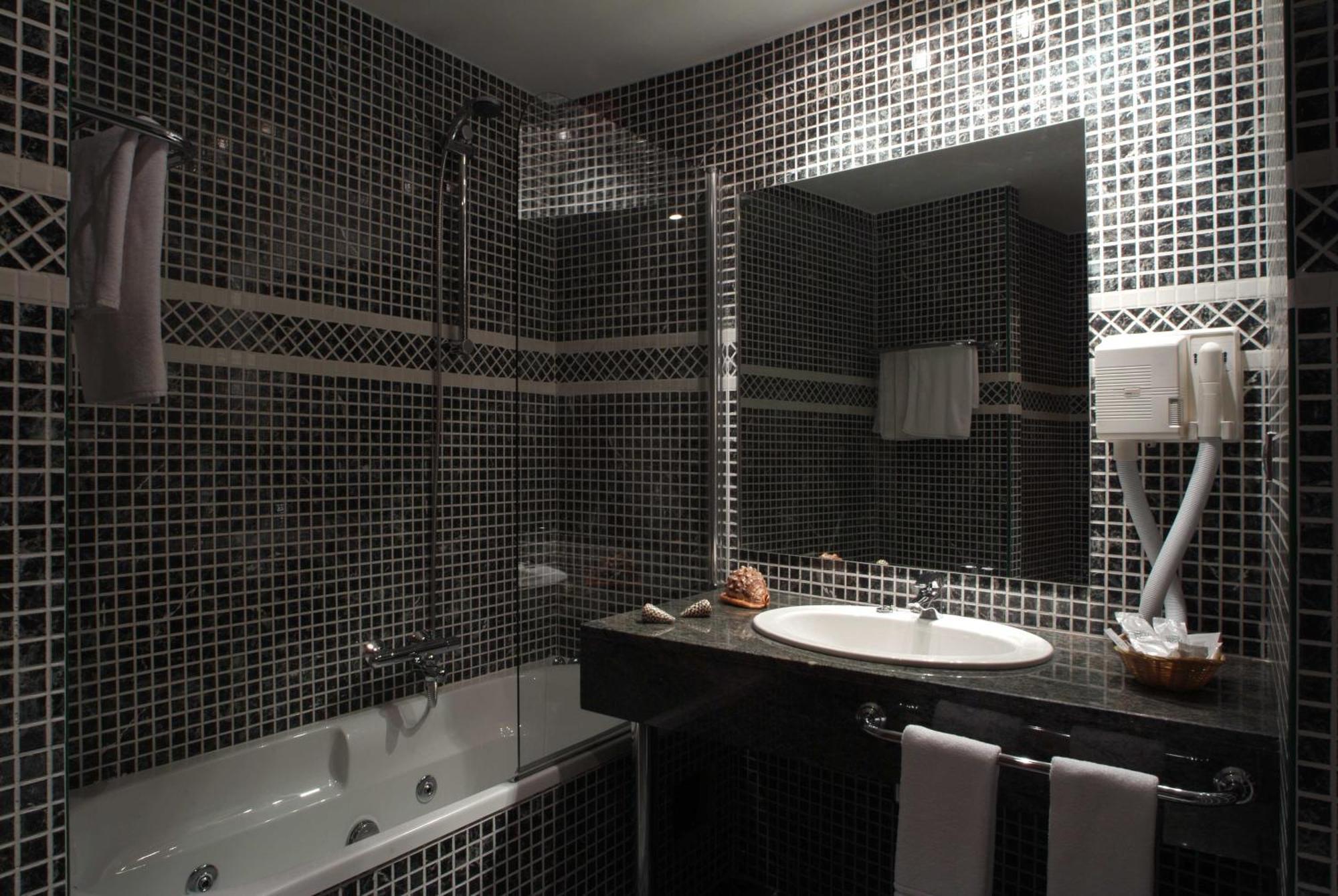 Twin Room,1207695919:JPEG