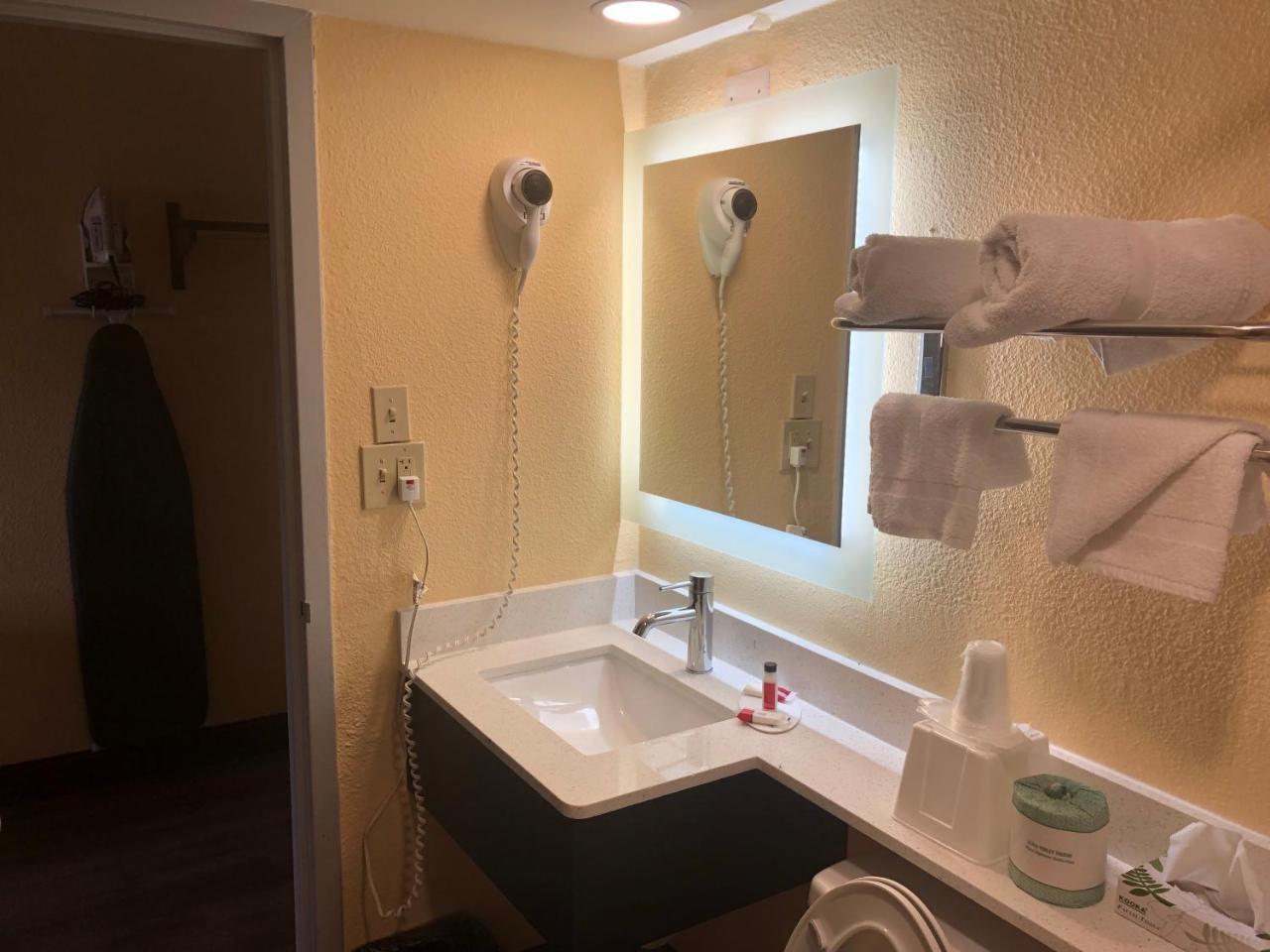 King Room - Non-Smoking