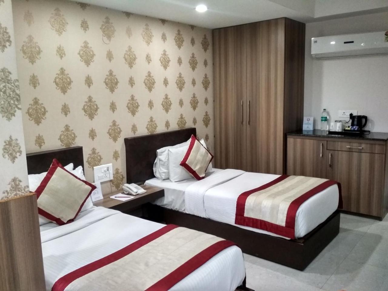 Deluxe Queen Room