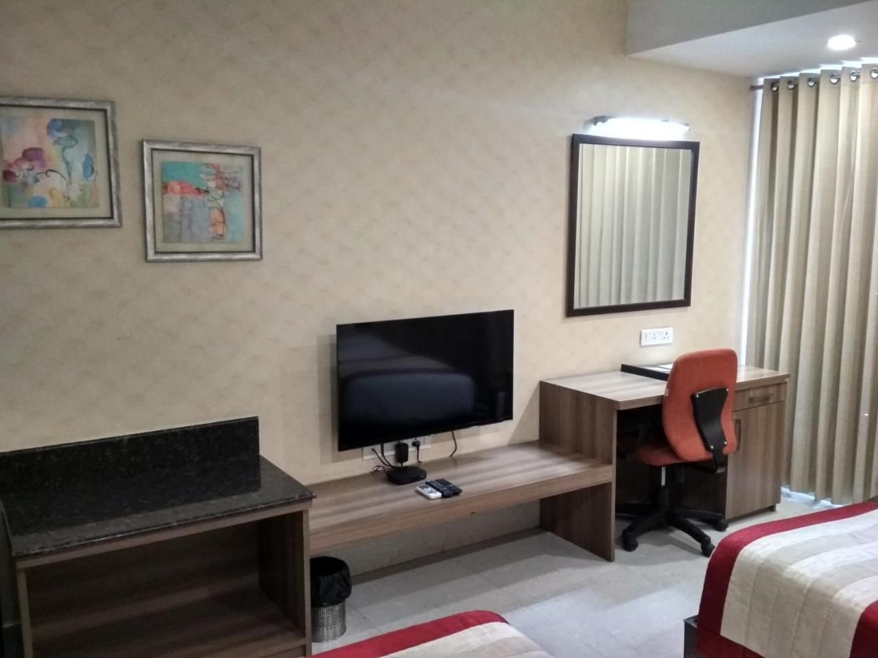 Deluxe Queen Room