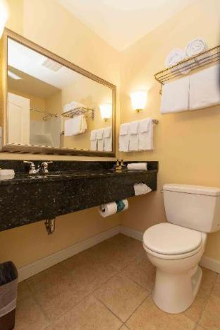Queen Room with Two Queen Beds and Mobility Accessible Bathtub