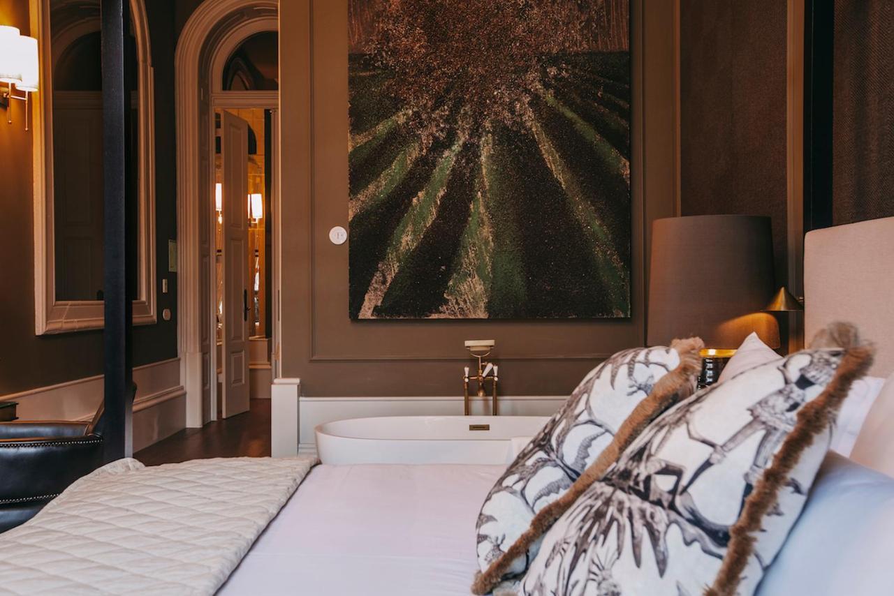 Deluxe Double Room Bath