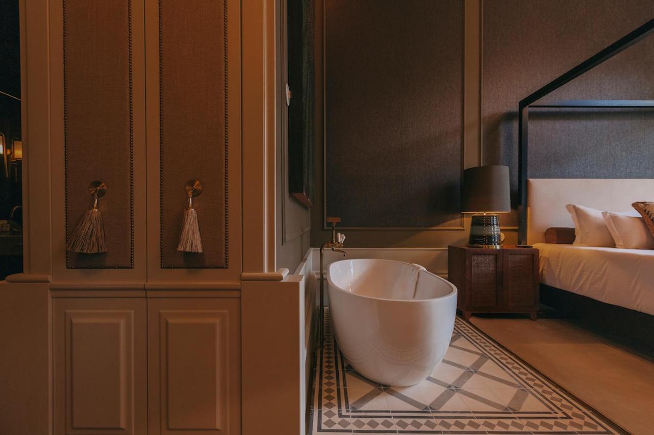 Deluxe Double Room Bath