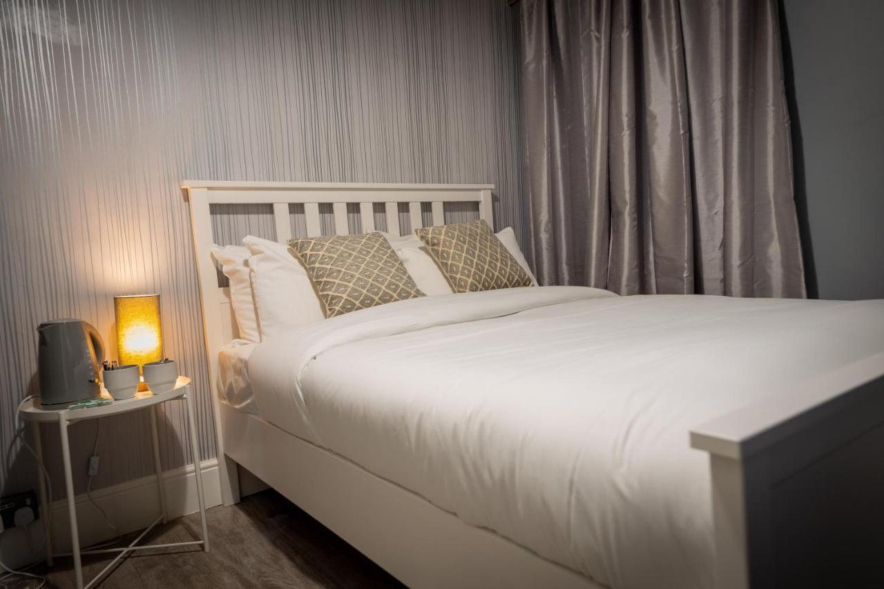Deluxe Double Room Shower