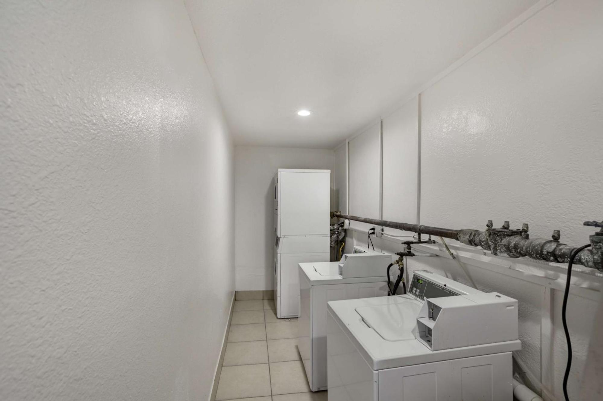 Queen Room - Disability Access - Roll in Shower