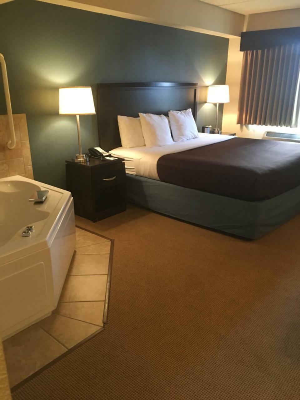 Deluxe King Studio Suite Jetted Tub Non-Smoking