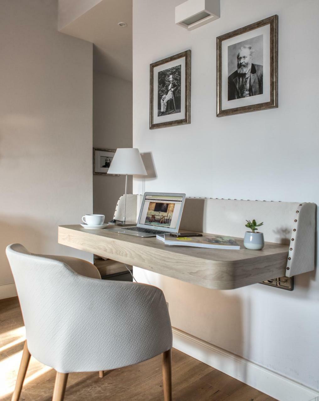 Superior room with Neruda street View