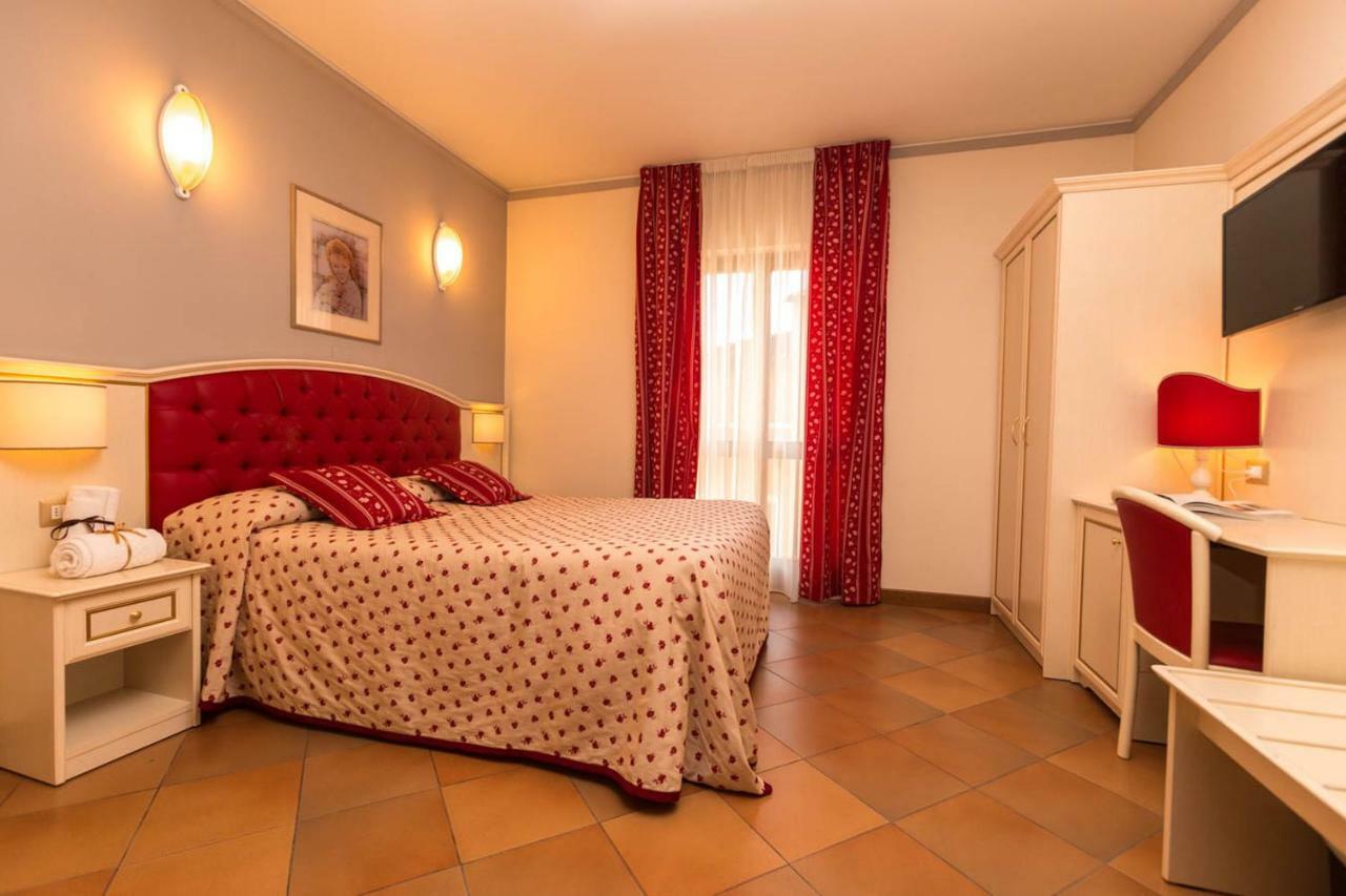 Classic Double or Twin Room,779548554:JPEG