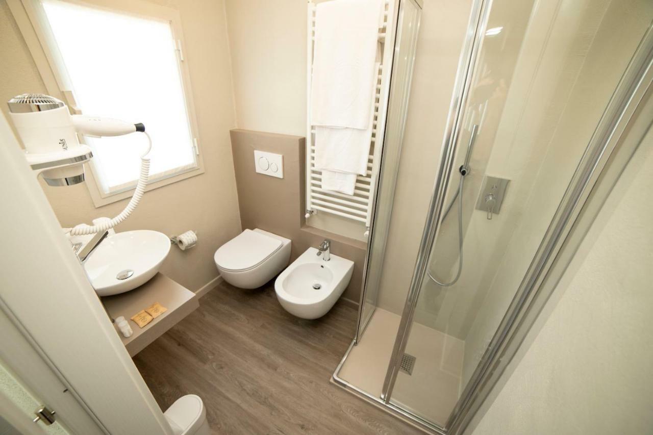 Double or Twin Room Lake View