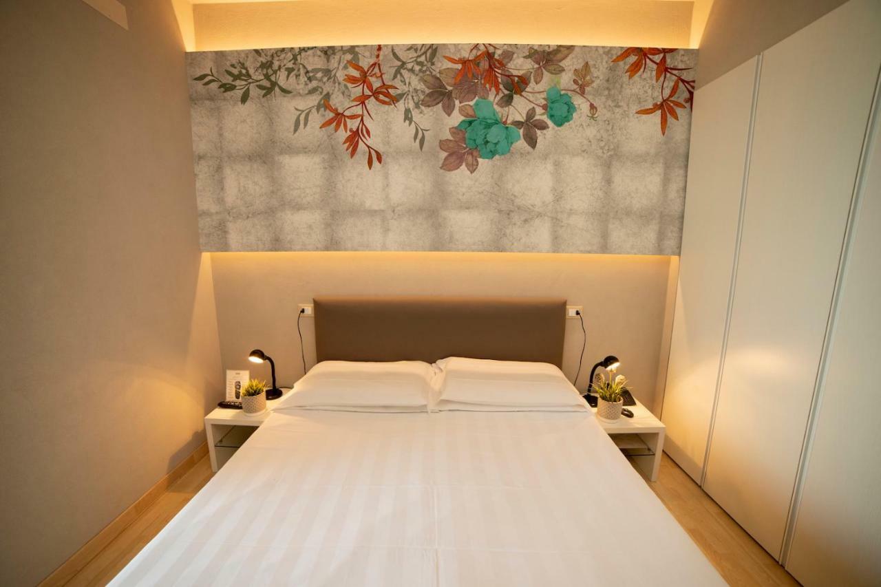 Double or Twin Room Lake View