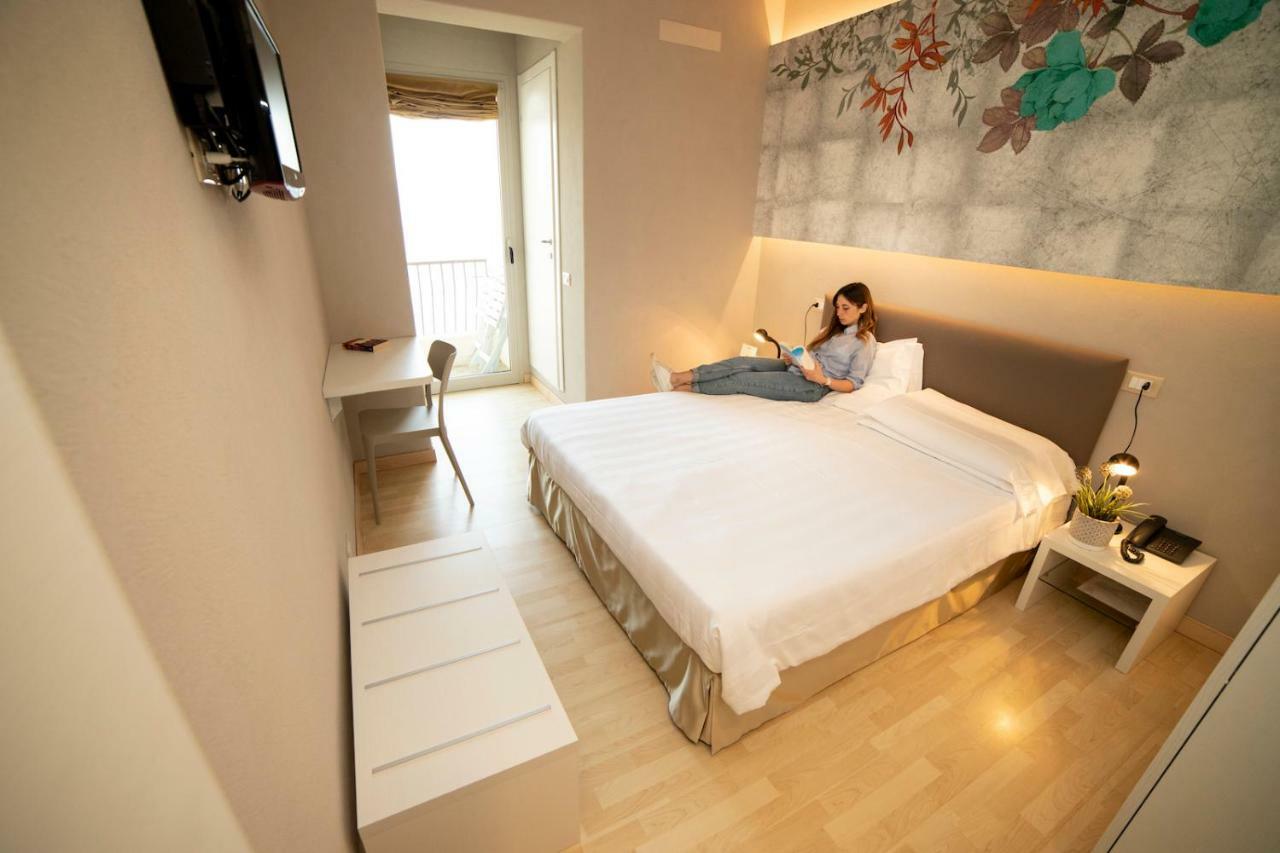 Double or Twin Room Lake View