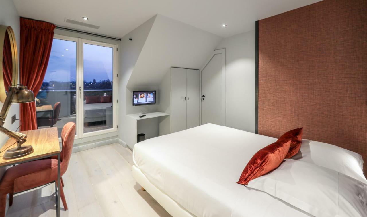 Classic Double Room Balcony Lake View