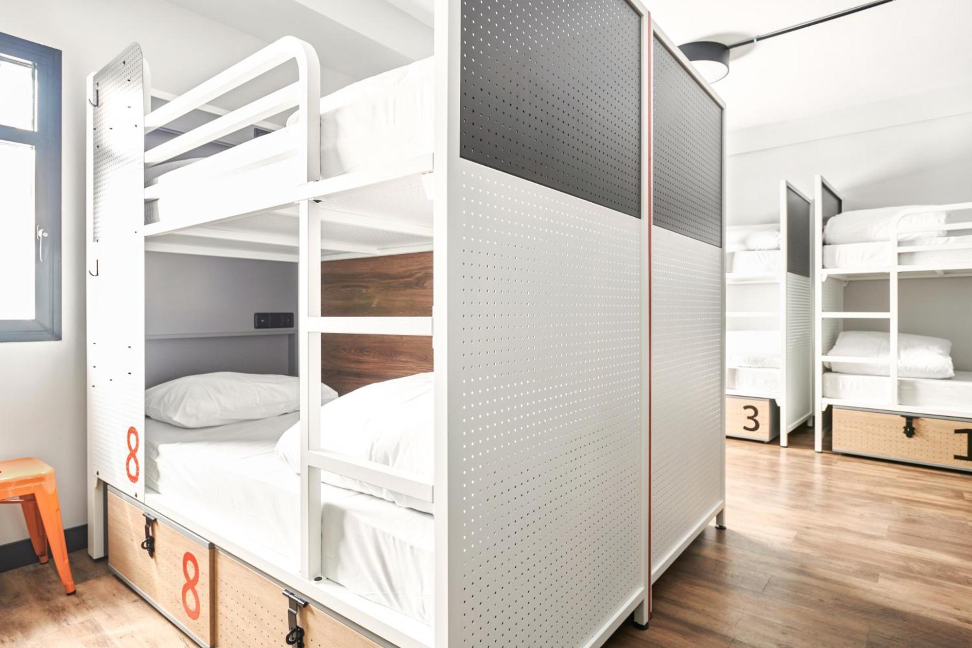 Bed 8-Bed Mixed Dormitory Room