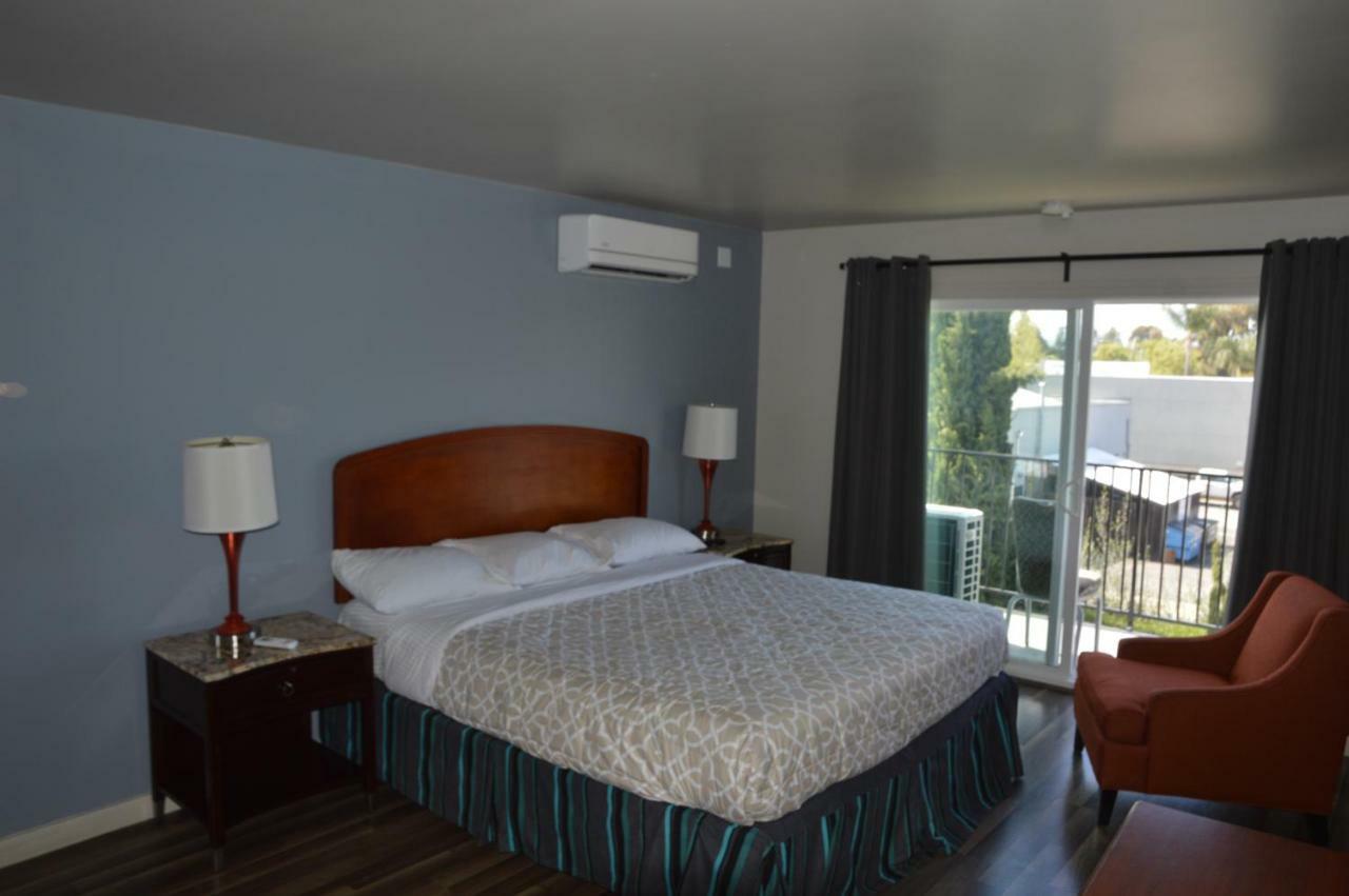 Suite room three beds