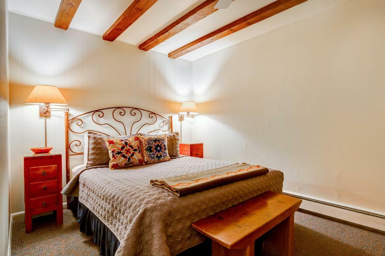 Queen Room Kitchenette Not Pet Friendly