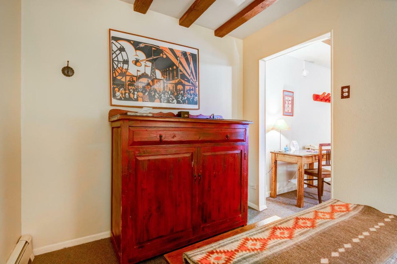 Queen Room Kitchenette Not Pet Friendly