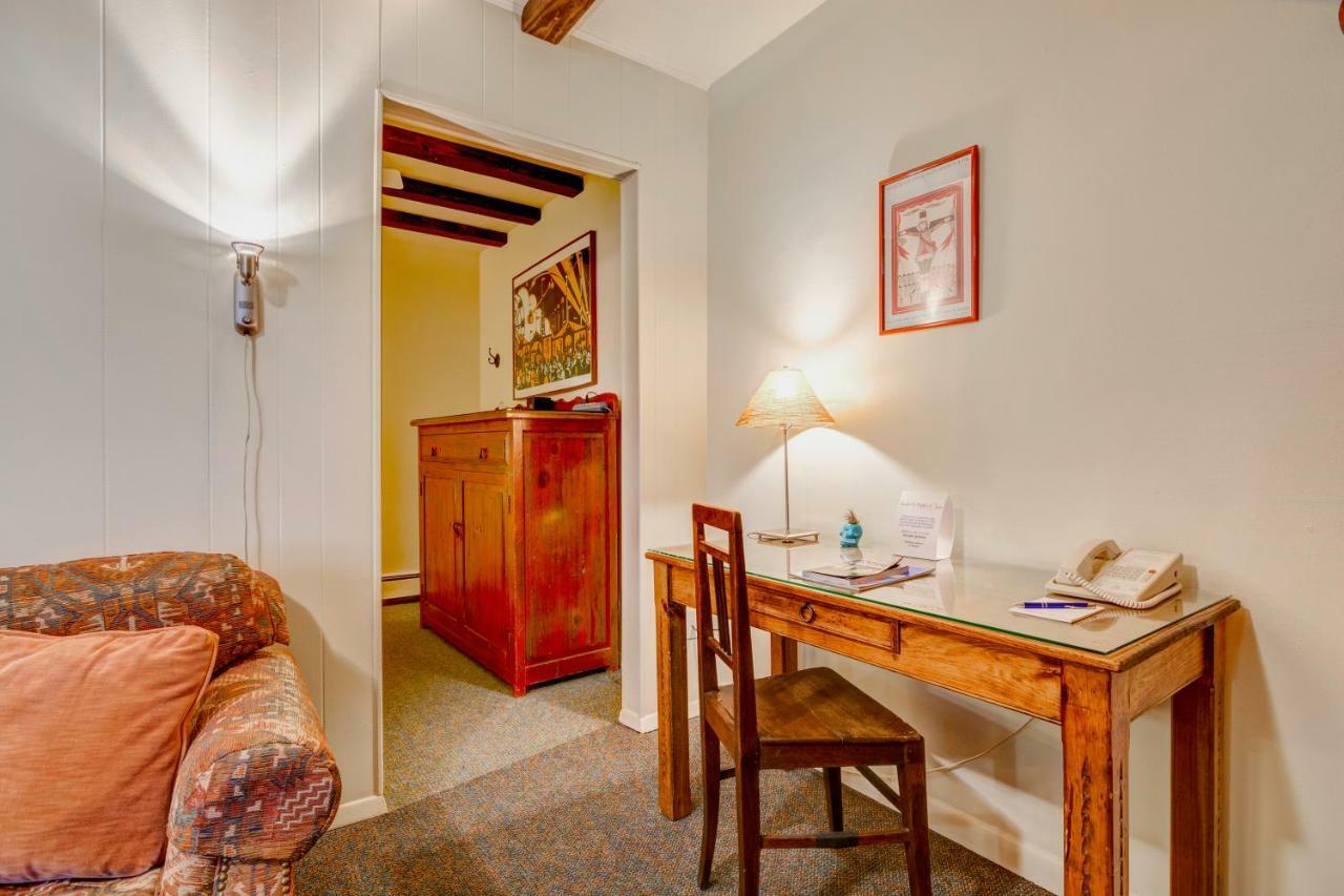 Queen Room Kitchenette Not Pet Friendly