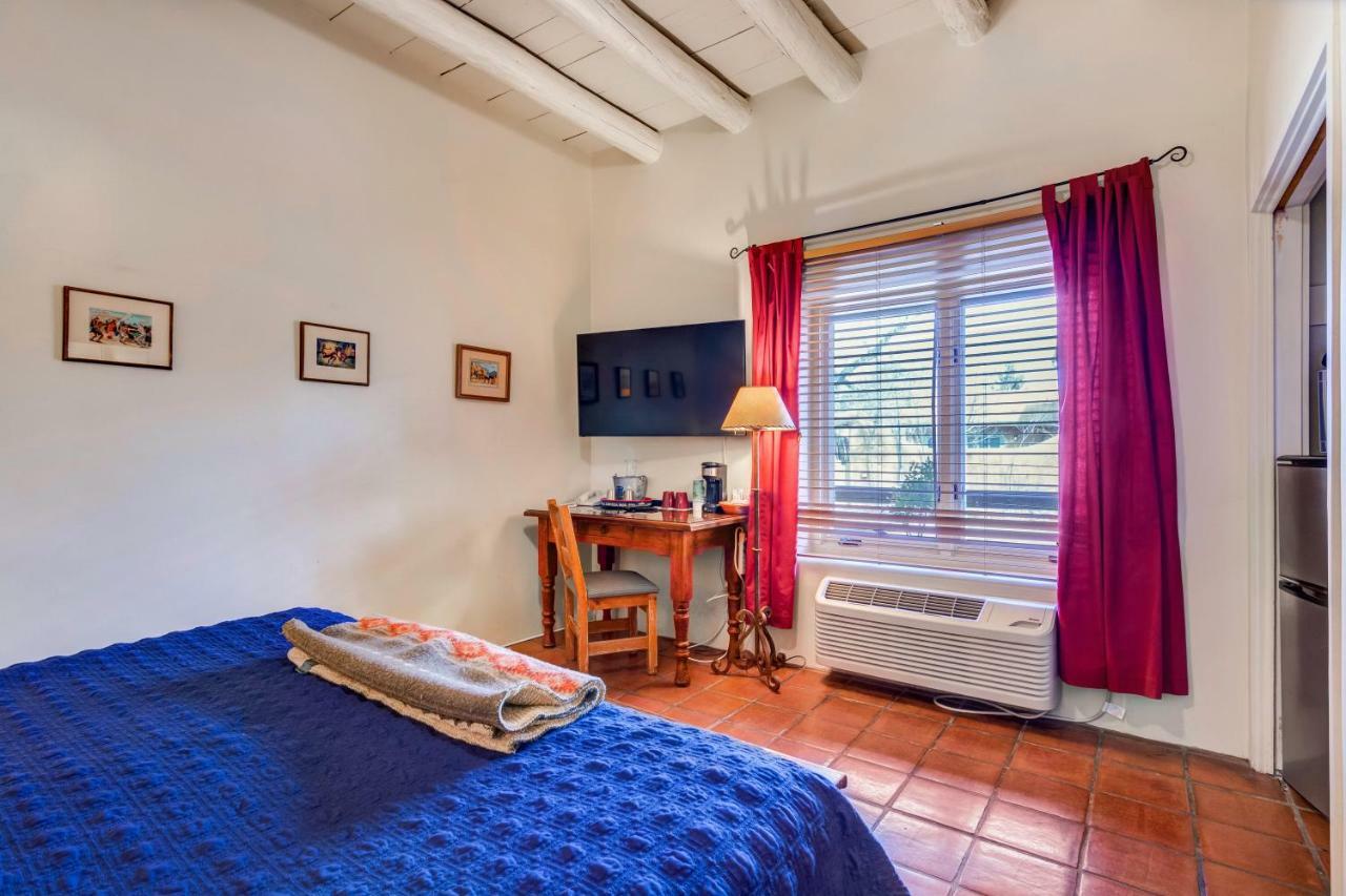 King Room Patio Pet-Friendly