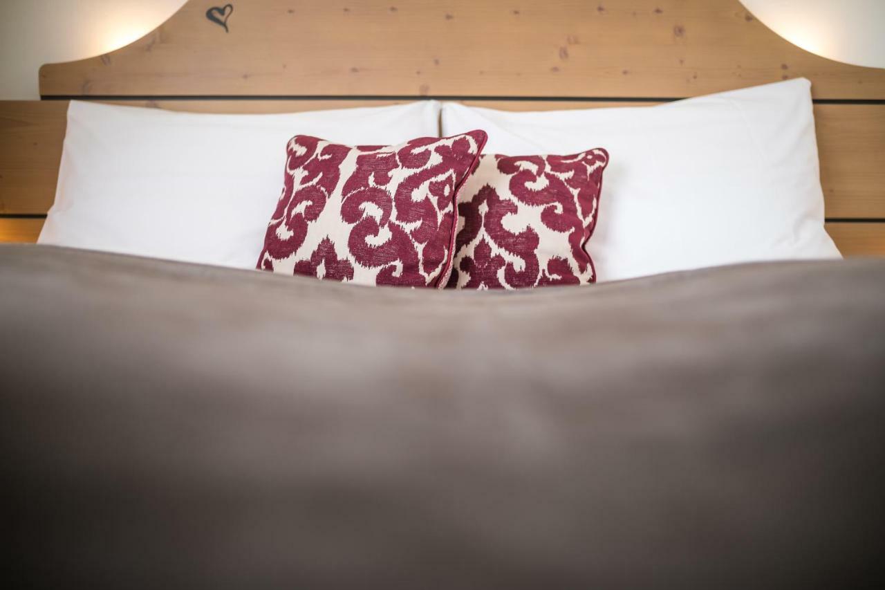 Zimmer mit Kingsize-Bett