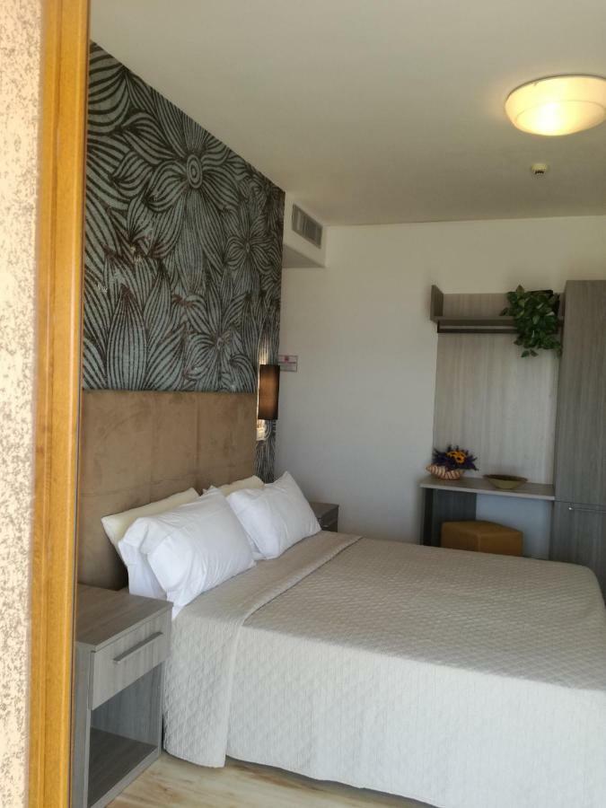 Doppelzimmer mit seitlichem Meerblick