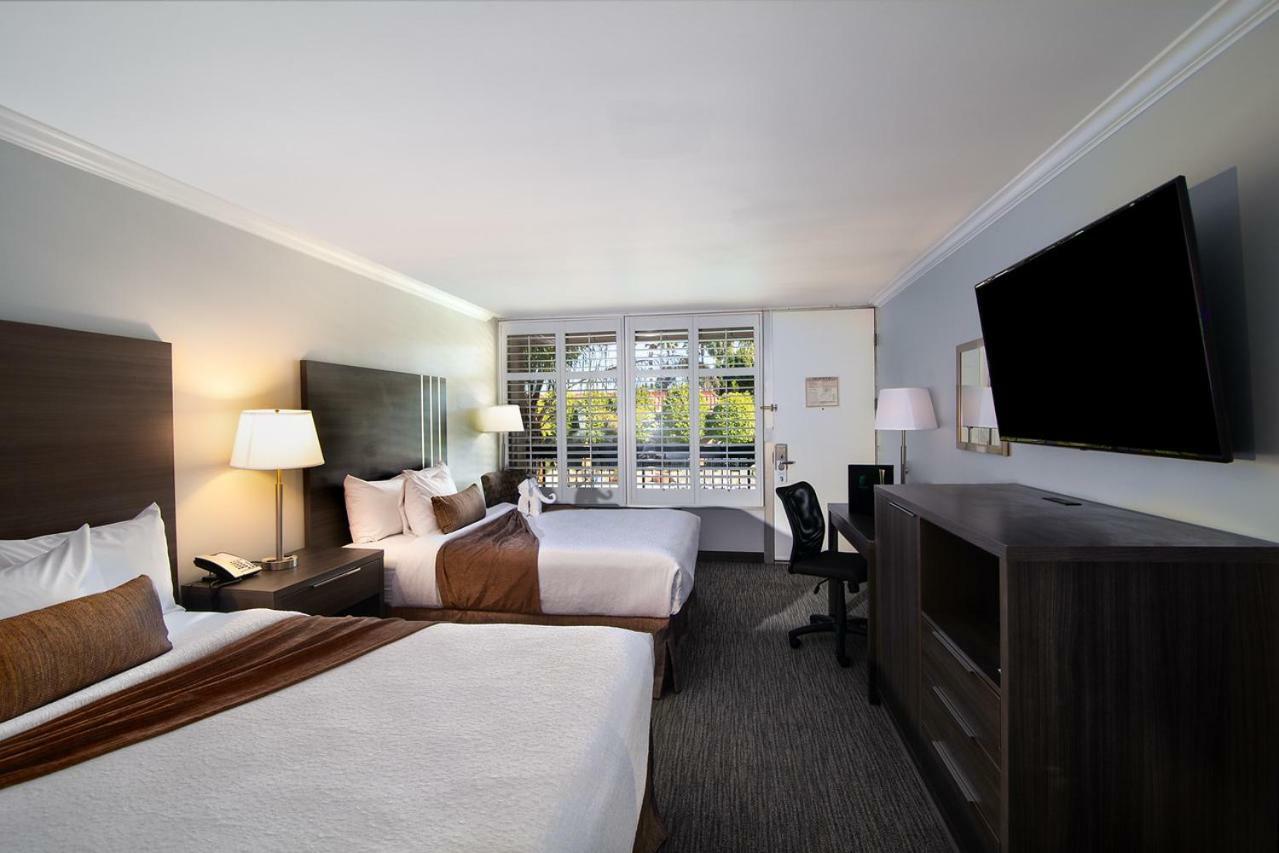 Courtyard Queen Room with Two Queen Beds