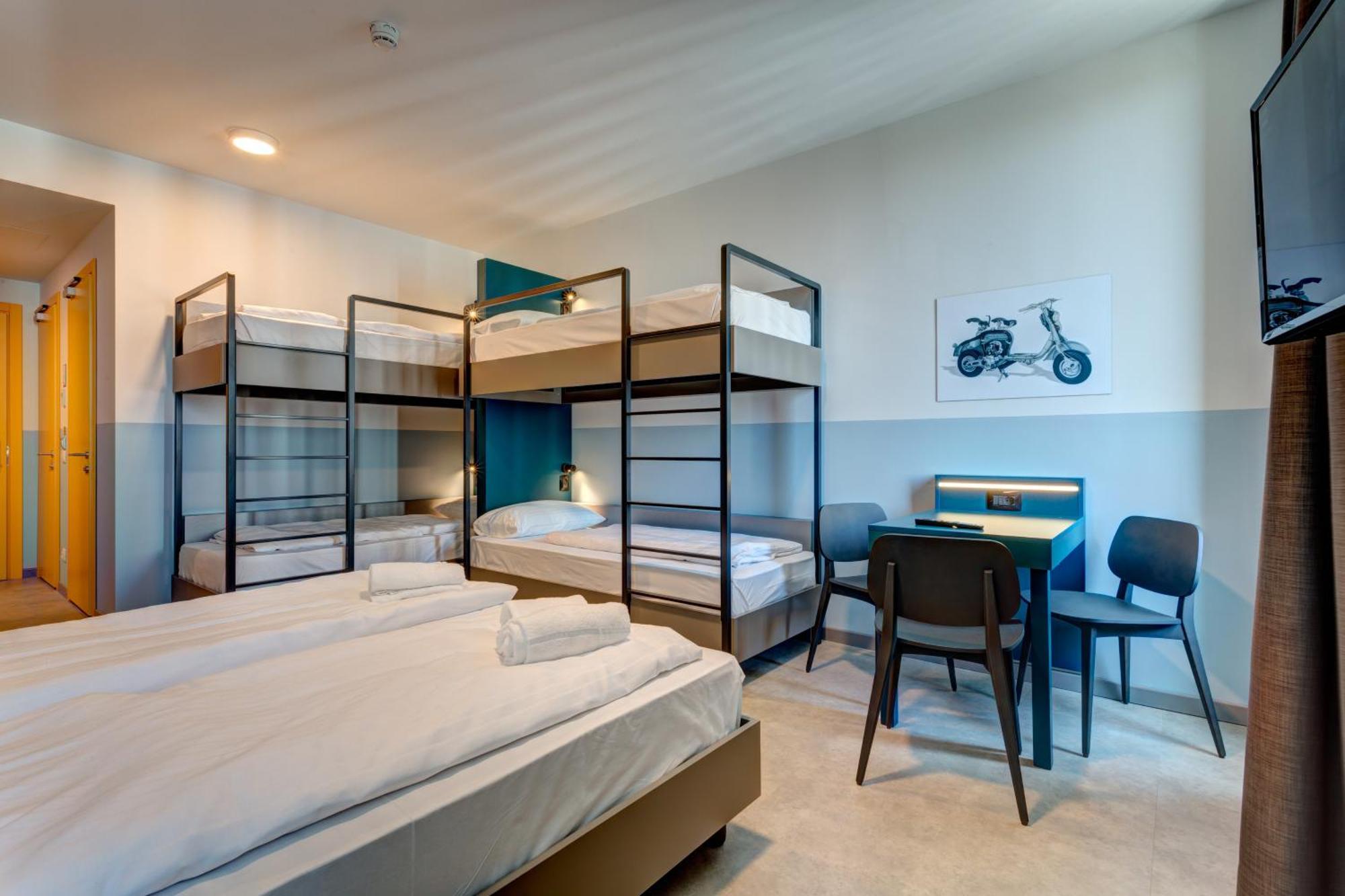 Bed 6-Bed Mixed Dormitory Room