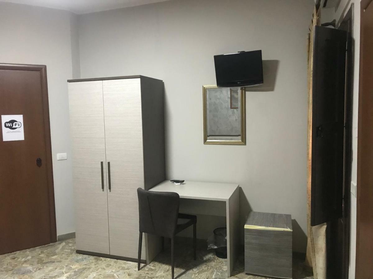 Comfort Triple Room Shower