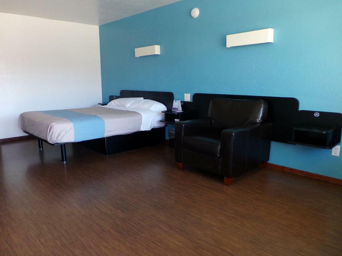 1 Queen Bed | Non-Smoking Kitchen
