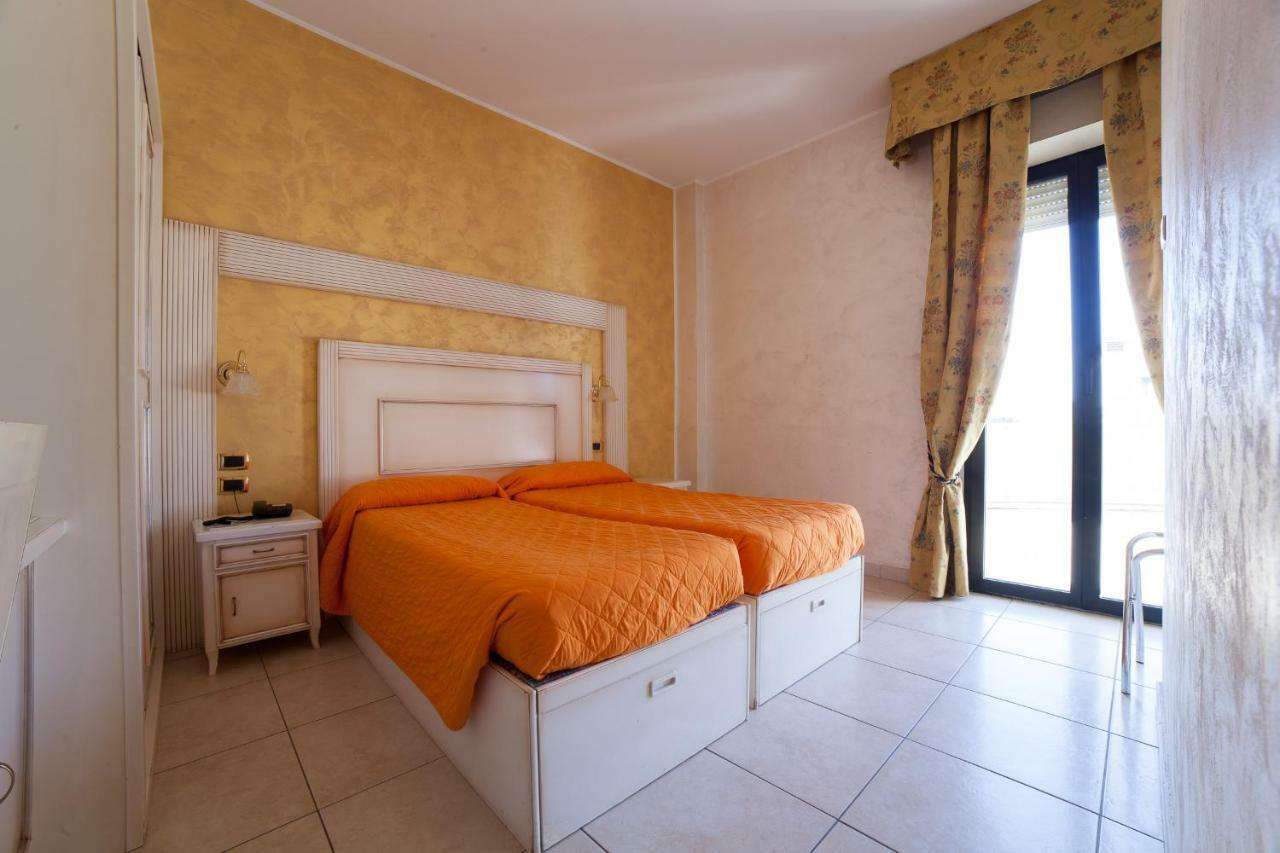 Double or Twin Room Sea View