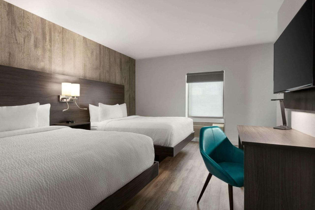 Queen Room Two Queen Beds Second Floor or Non-Smoking