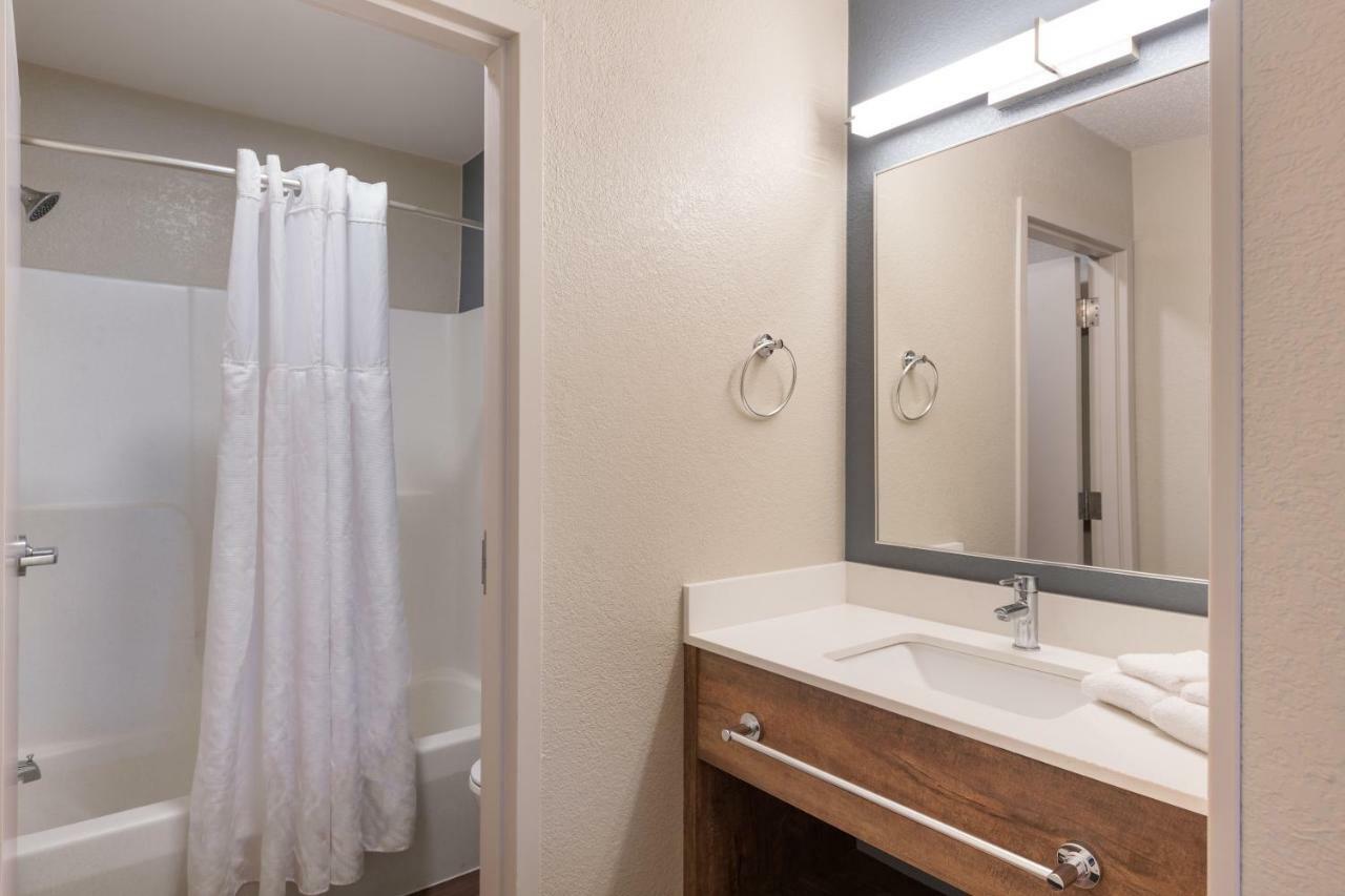 One Bedroom Suite One King Bed Non-Smoking