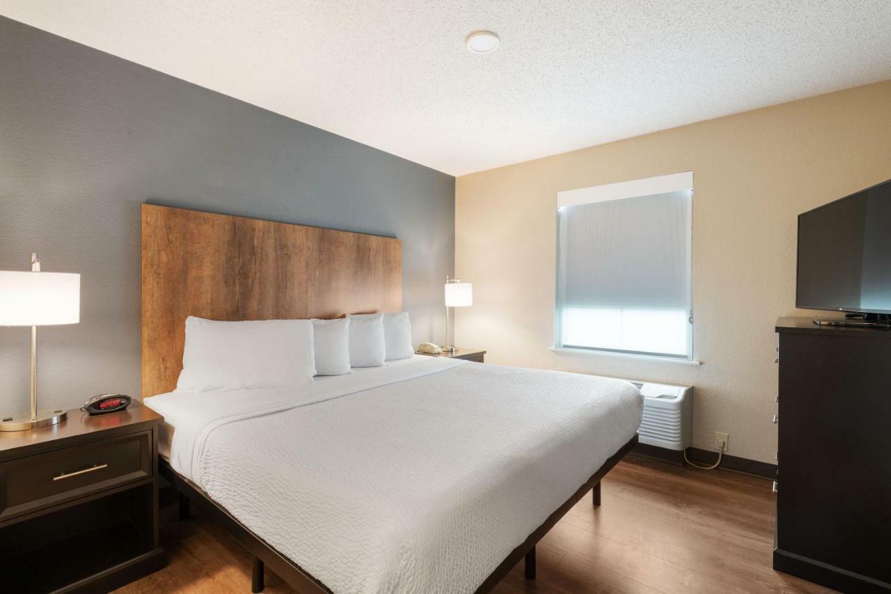 One Bedroom Suite One King Bed Non-Smoking