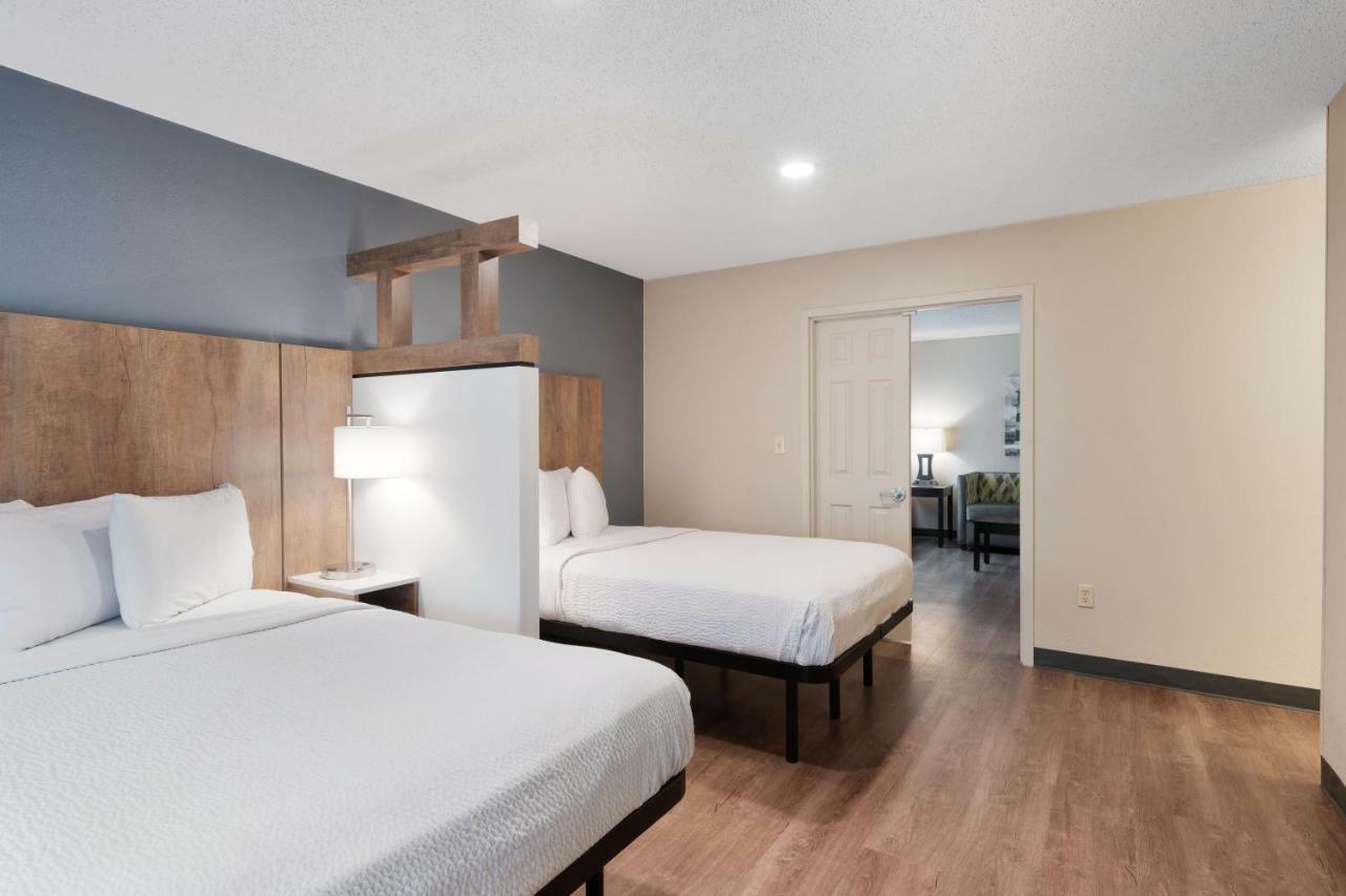 One Bedroom Suite Two Double Beds Non-Smoking