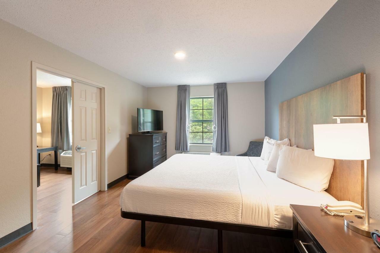 One Bedroom Suite One King Bed Disability Access Non-Smoking