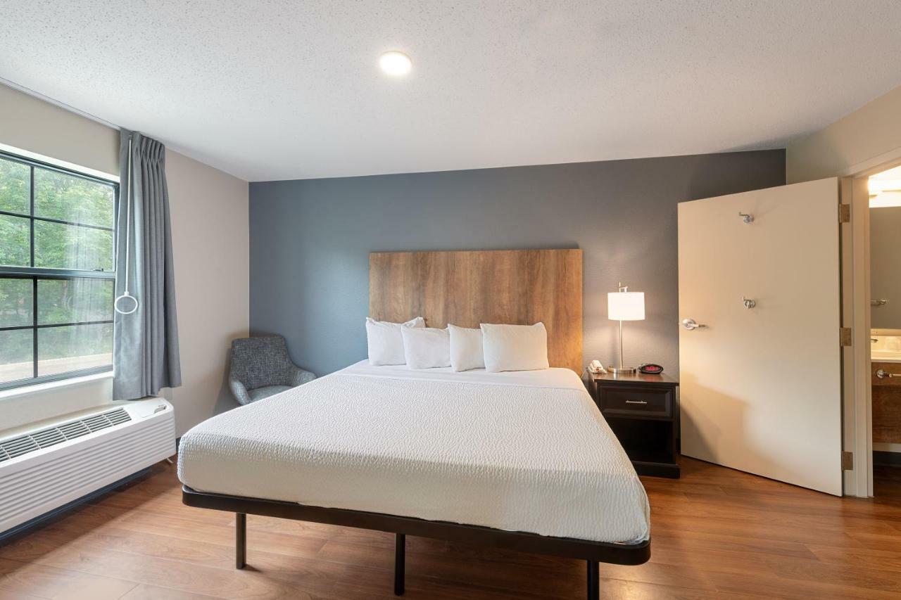 One Bedroom Suite One King Bed Disability Access Non-Smoking