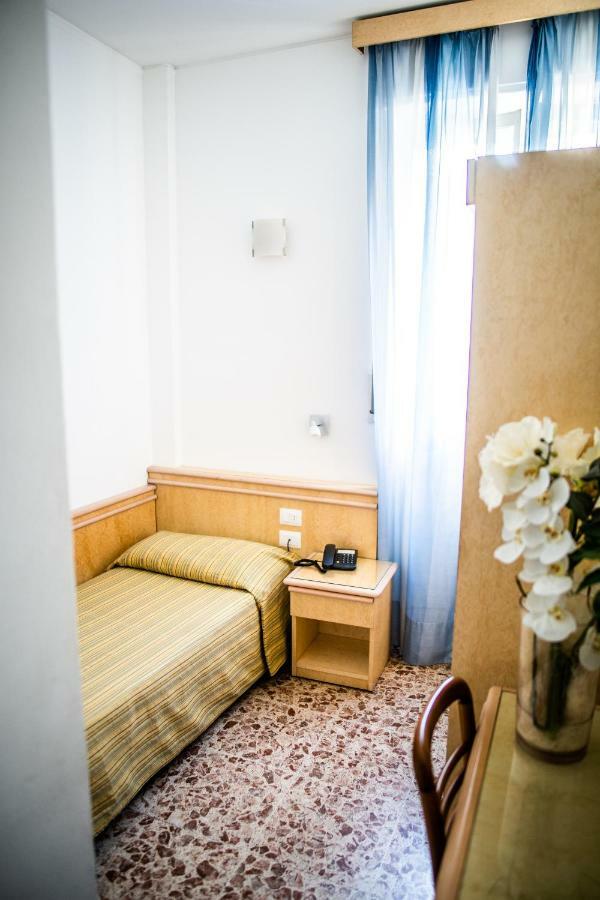 Single Room,805116723:JPEG