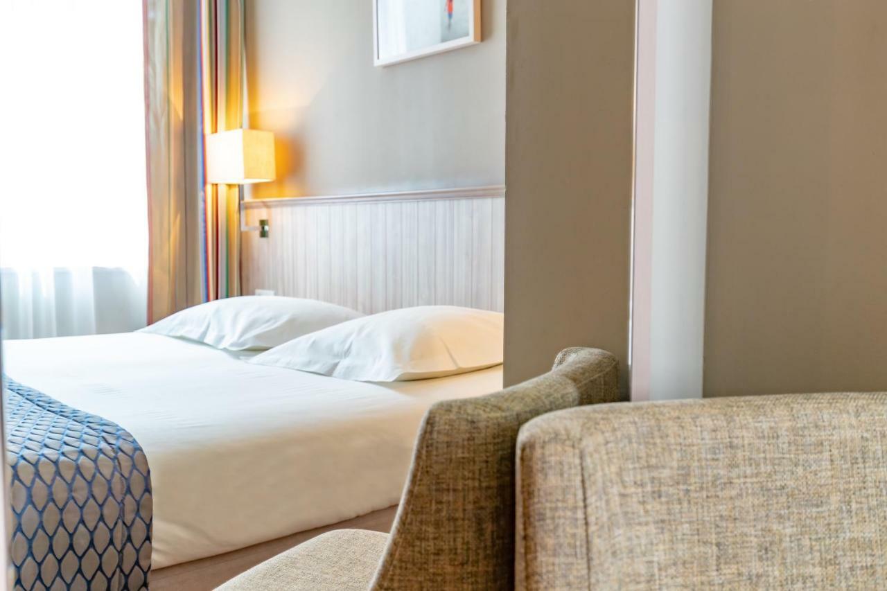 Double or Twin Room Sea View
