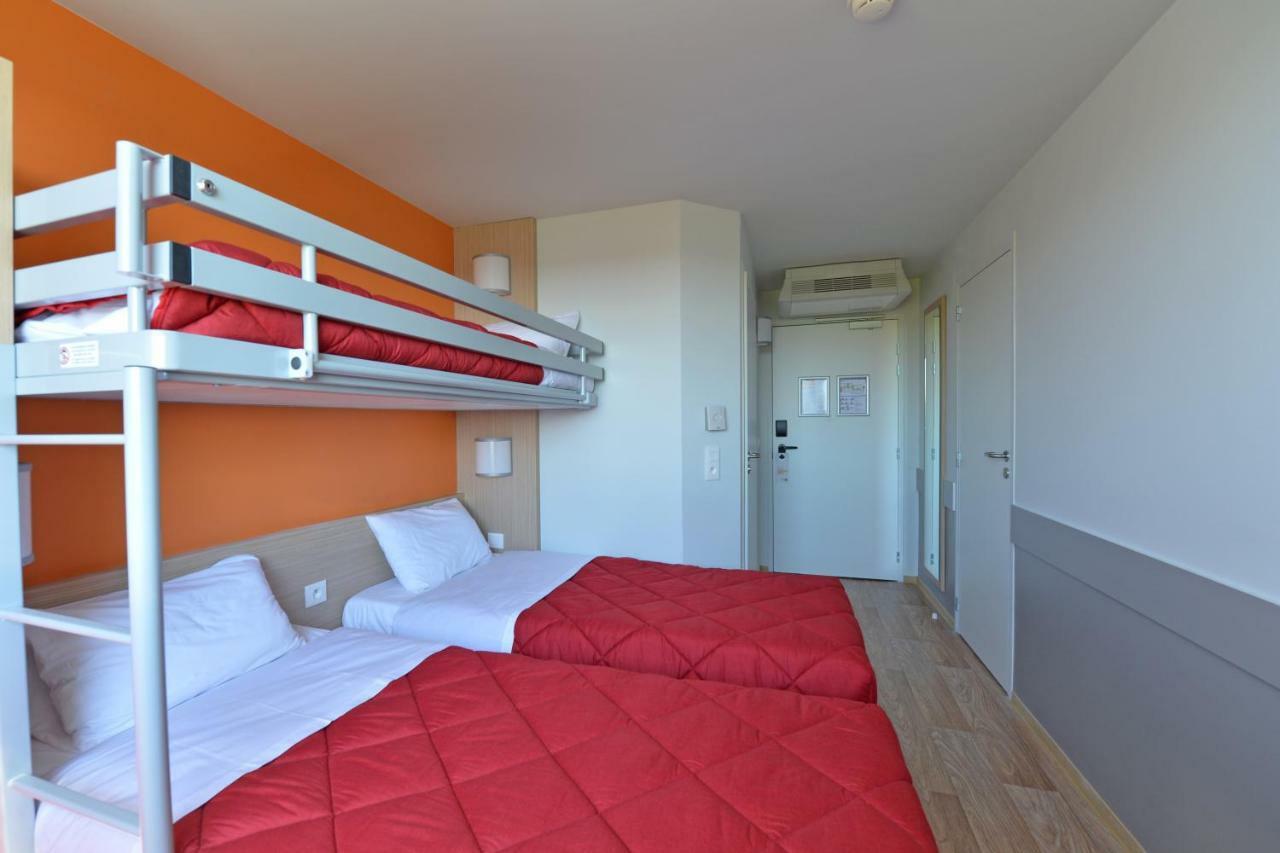 Triple Room 3 single Beds