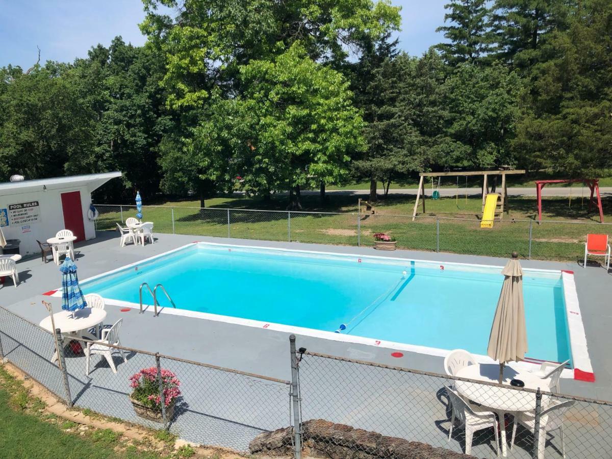 Apartment Pool View,807707721:JPEG