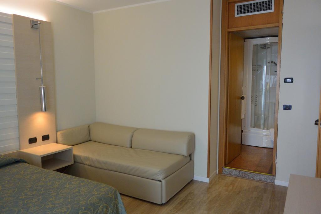 Due Camere Matrimoniali Comunicanti con Vista Mare