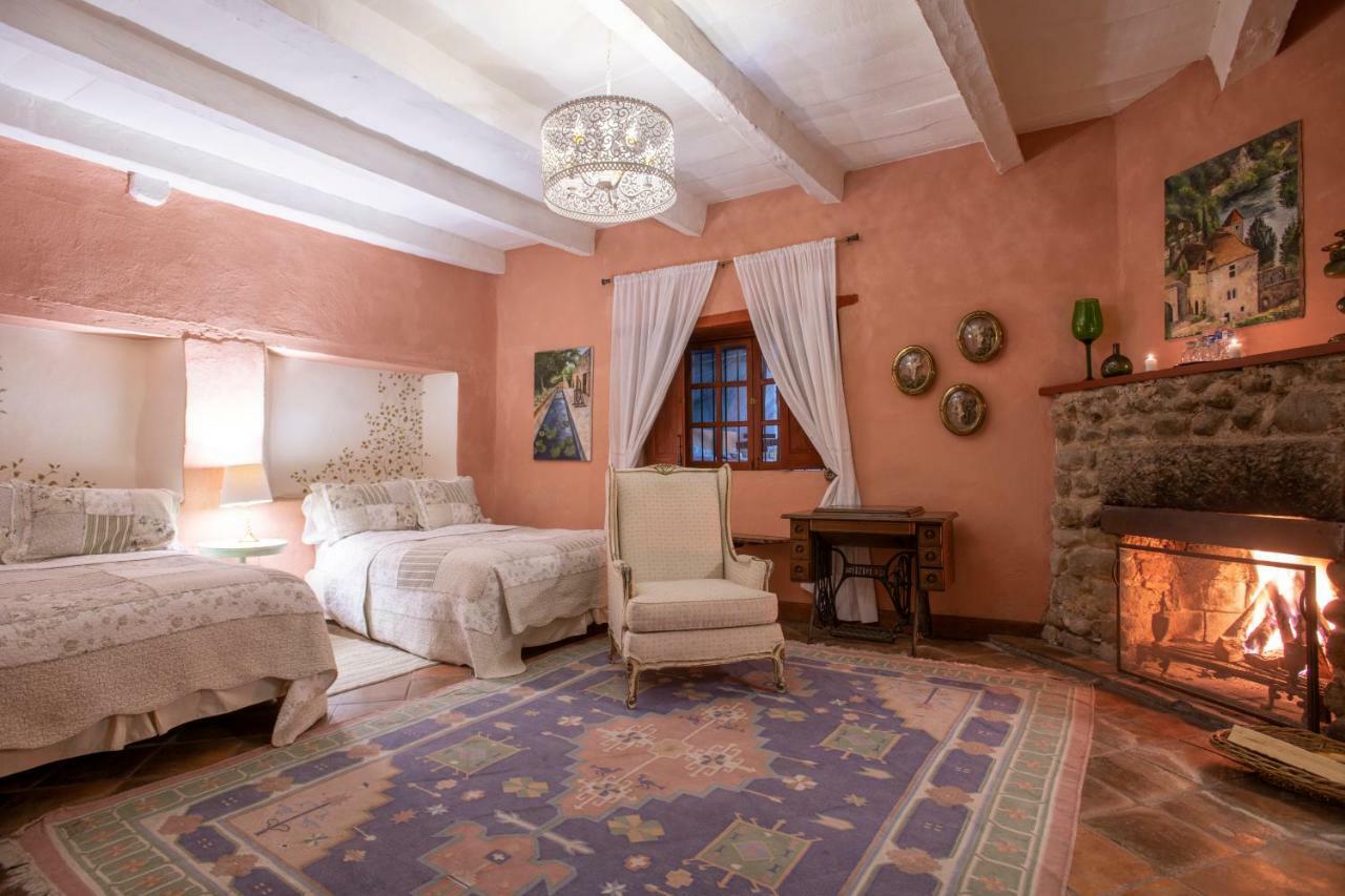 Deluxe Double Room Bath Fireplace