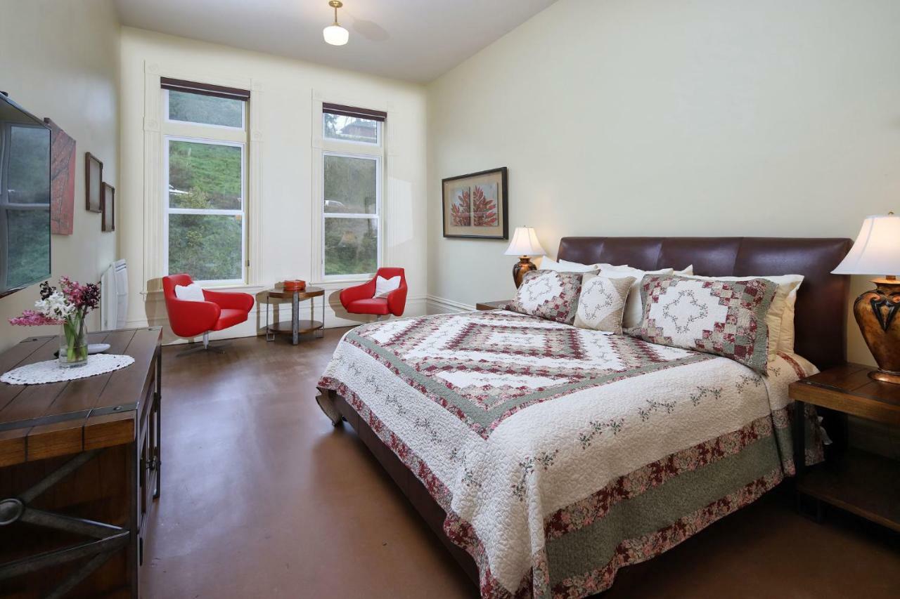 Queen Room