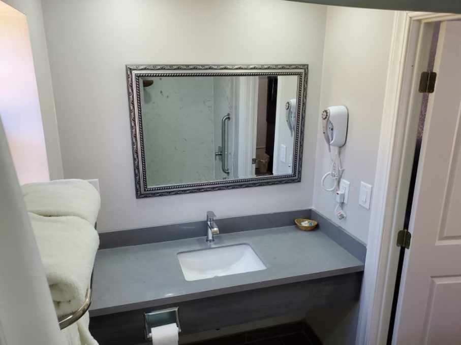 Queen Room Non-Smoking