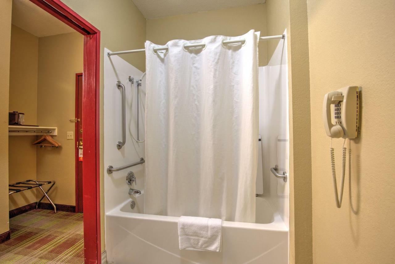 Queen Room - Mobility Access/Non-Smoking